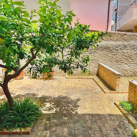 Gemelli House - Center